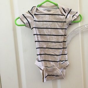 Gerber organic onesie 0-3 months
